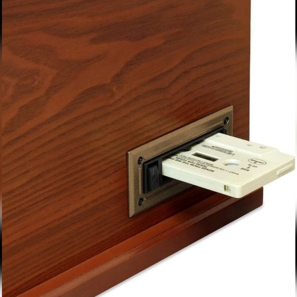 Victrola Navigator 8-in-1 Classic Bluetooth Record Player with USB Encoding - Picture 4 of 4